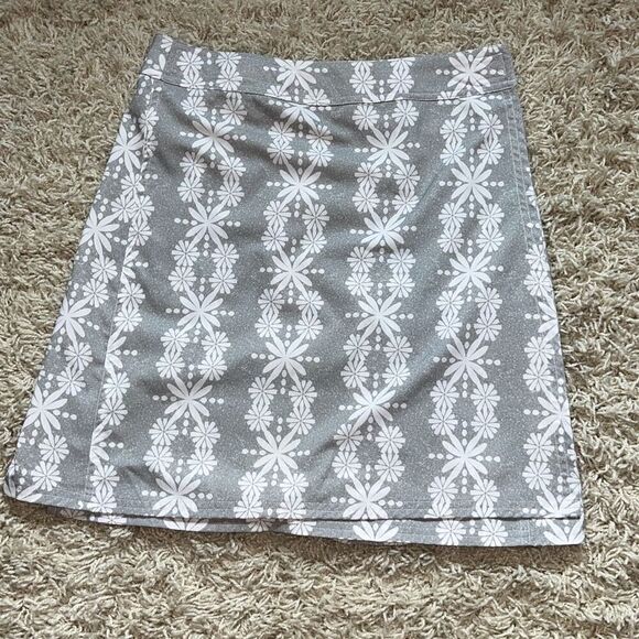 Rip Skirt Hawaii Women's Wrap Skirt Floral Gray White Size Small - Picture 1 of 11